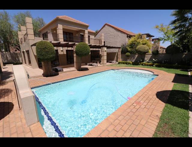 1 BEDROOM APARTMENT FOR SALE IN SUNNINGHILL